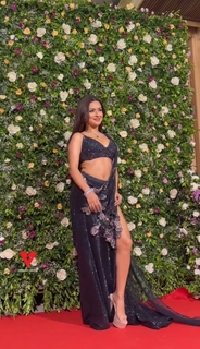 Avneet Kaur feet photo thumbnail