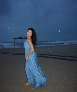 Avneet Kaur feet photo thumbnail