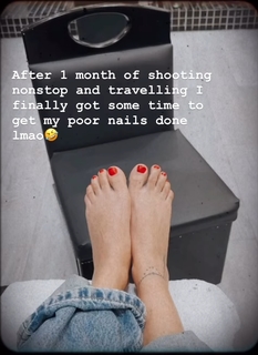 Avneet Kaur feet photo thumbnail