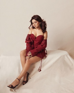 Avneet Kaur feet photo thumbnail
