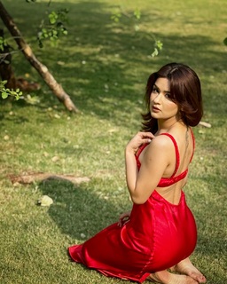 Avneet Kaur feet photo thumbnail