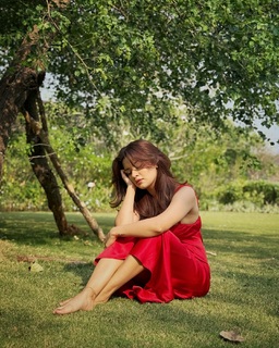 Avneet Kaur feet photo thumbnail