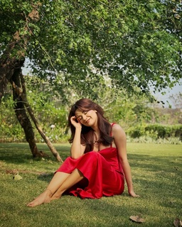 Avneet Kaur feet photo thumbnail