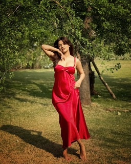 Avneet Kaur feet photo thumbnail