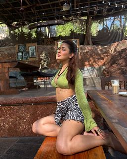 Avneet Kaur feet photo thumbnail