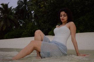 Avneet Kaur feet photo thumbnail