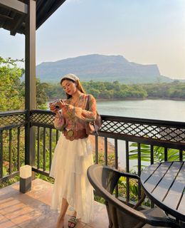 Avneet Kaur feet photo 8
