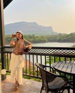 Avneet Kaur feet photo 7