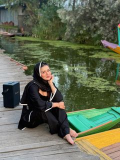 Avneet Kaur feet photo 2
