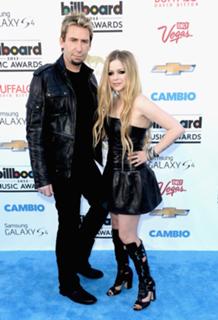 Avril Lavigne feet photo thumbnail