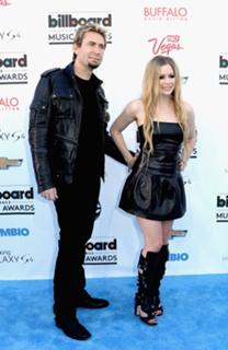 Avril Lavigne feet photo thumbnail