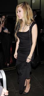 Avril Lavigne feet photo thumbnail