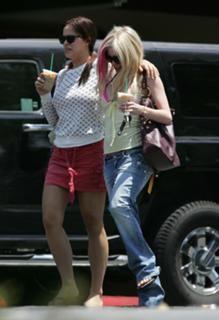 Avril Lavigne feet photo thumbnail