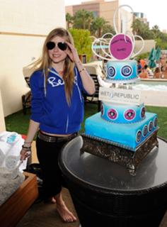 Avril Lavigne feet photo thumbnail