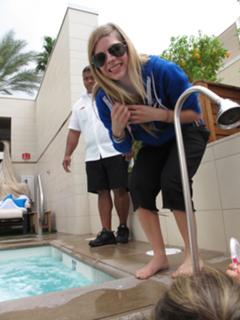 Avril Lavigne feet photo thumbnail