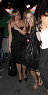 Avril Lavigne feet photo thumbnail