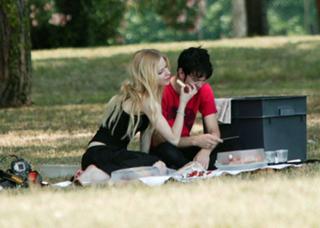 Avril Lavigne feet photo thumbnail