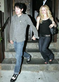 Avril Lavigne feet photo thumbnail