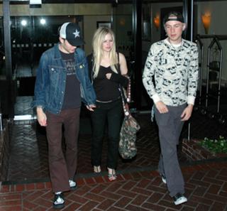 Avril Lavigne feet photo thumbnail