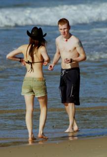 Avril Lavigne feet photo thumbnail