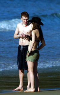 Avril Lavigne feet photo thumbnail