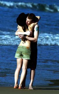 Avril Lavigne feet photo thumbnail