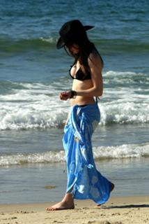 Avril Lavigne feet photo thumbnail