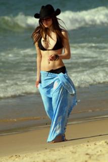 Avril Lavigne feet photo thumbnail