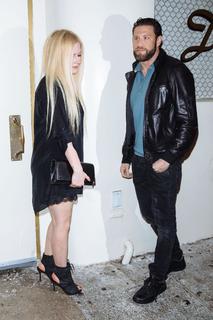 Avril Lavigne feet photo thumbnail