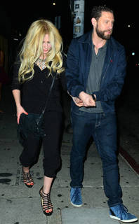 Avril Lavigne feet photo thumbnail