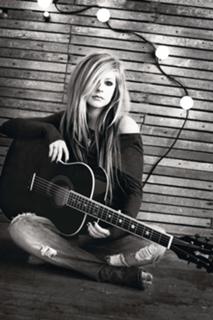 Avril Lavigne feet photo thumbnail