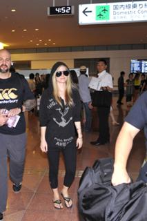Avril Lavigne feet photo thumbnail