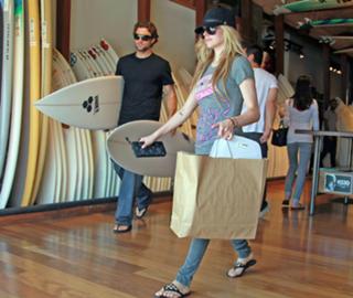 Avril Lavigne feet photo thumbnail