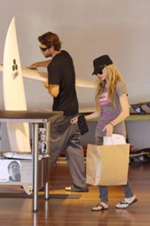 Avril Lavigne feet photo thumbnail
