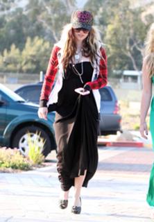 Avril Lavigne feet photo thumbnail