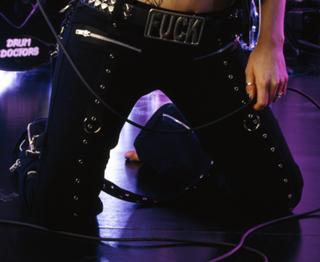 Avril Lavigne feet photo thumbnail