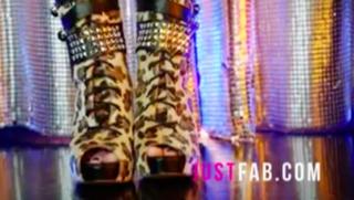 Avril Lavigne feet photo thumbnail