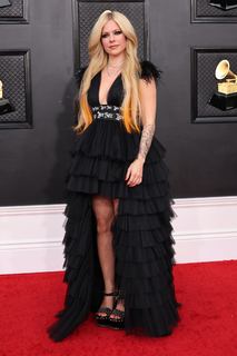 Avril Lavigne feet photo thumbnail