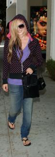 Avril Lavigne feet photo thumbnail