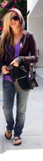 Avril Lavigne feet photo thumbnail