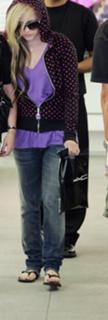 Avril Lavigne feet photo thumbnail