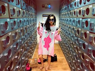 Awkwafina feet photo thumbnail