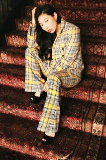 Awkwafina feet photo thumbnail