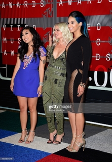 Awkwafina feet photo thumbnail