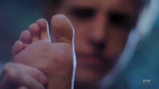 Aya Cash feet photo thumbnail