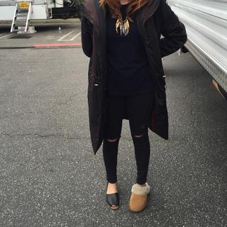 Aya Cash feet photo thumbnail