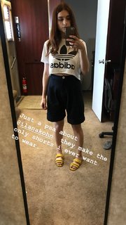 Aya Cash feet photo thumbnail