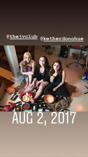 Aya Cash feet photo thumbnail
