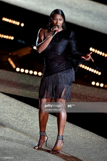 Aya Nakamura feet photo thumbnail