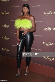 Aya Nakamura feet photo thumbnail